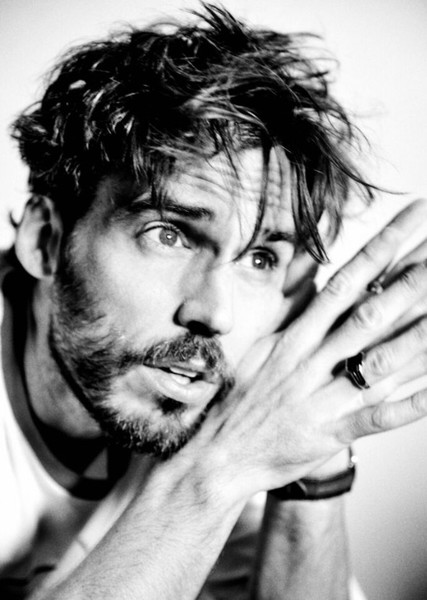 Sam Claflin photo