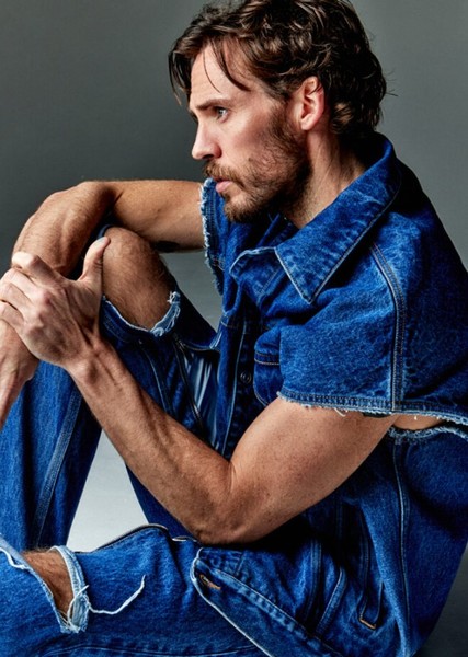 Sam Claflin photo