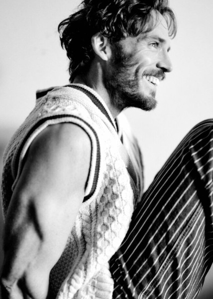 Sam Claflin photo