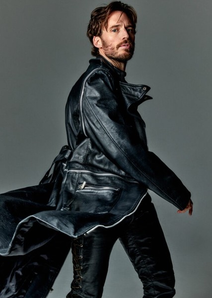 Sam Claflin photo