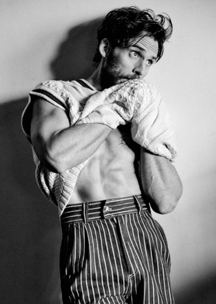 Sam Claflin photo