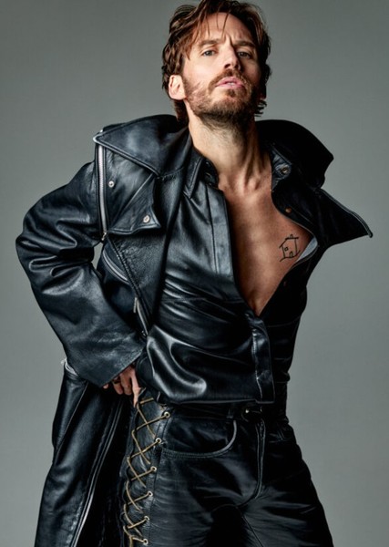Sam Claflin photo