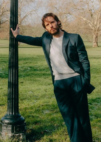 Sam Claflin photo