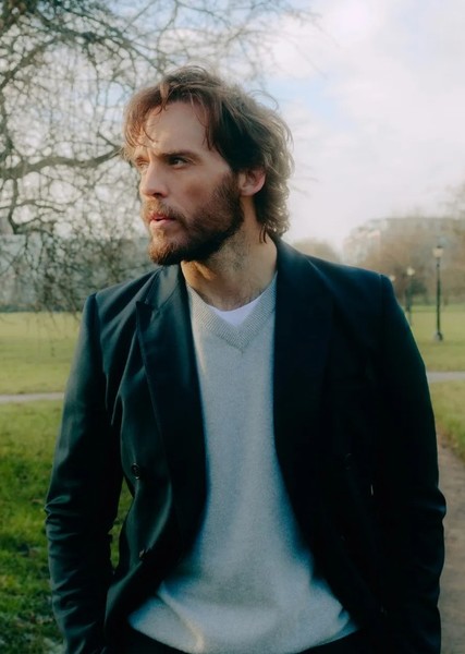 Sam Claflin photo