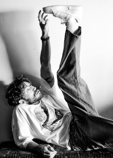 Sam Claflin photo