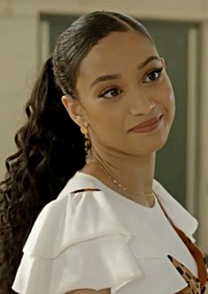 Samantha Logan photo