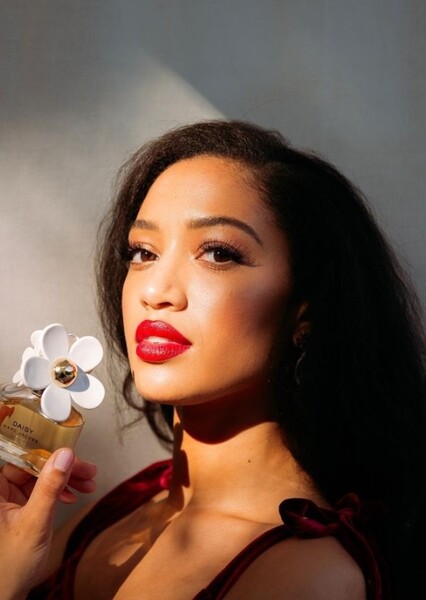 Samantha Logan photo