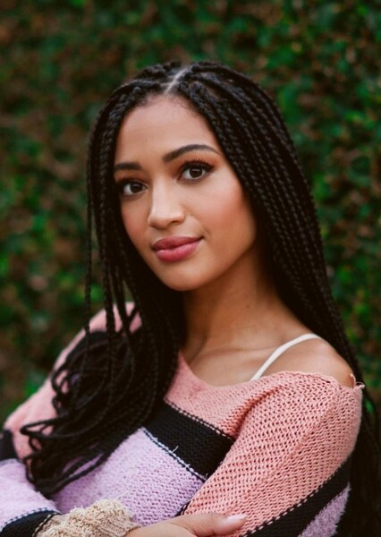 Samantha Logan photo