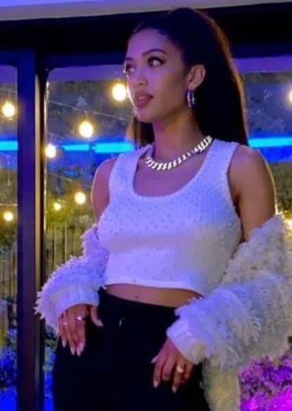 Samantha Logan photo