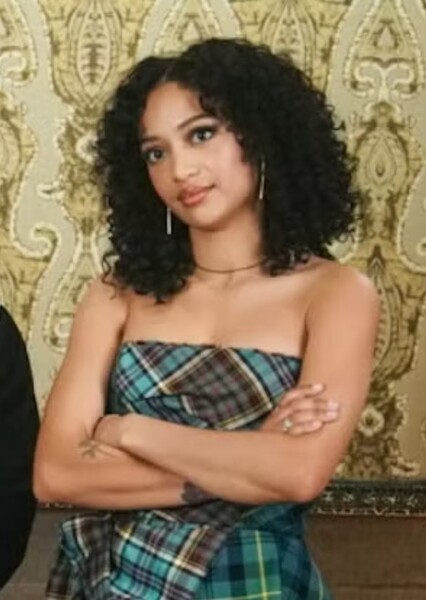 Samantha Logan photo