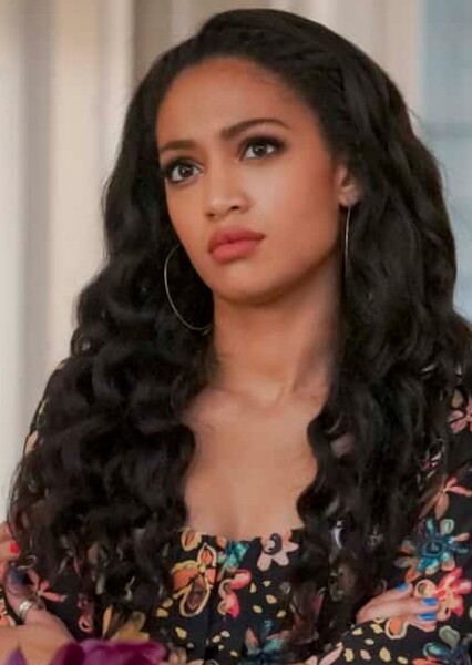 Samantha Logan photo