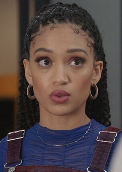 Samantha Logan photo