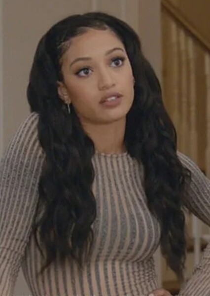 Samantha Logan photo
