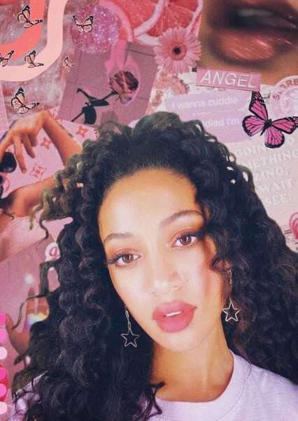 Samantha Logan photo