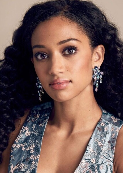 Samantha Logan photo