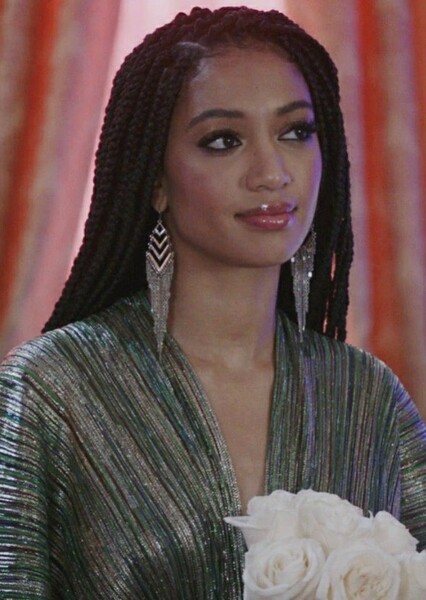 Samantha Logan photo