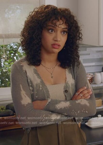 Samantha Logan photo