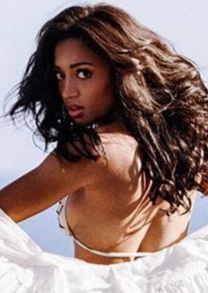 Samantha Logan photo