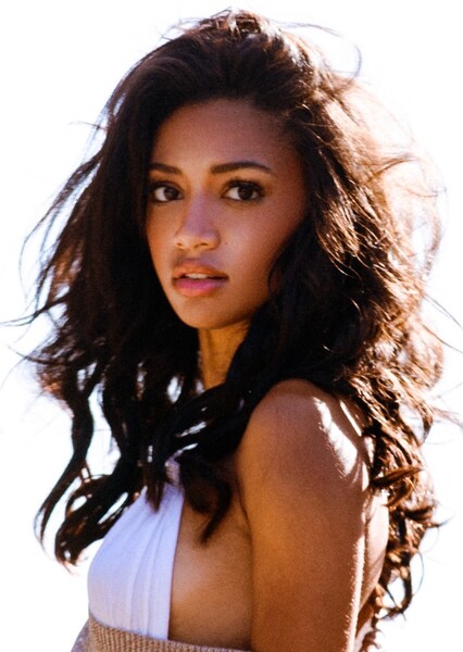 Samantha Logan photo