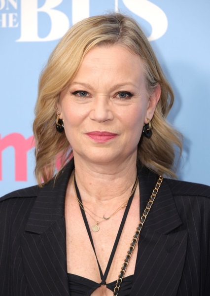 Samantha Mathis photo