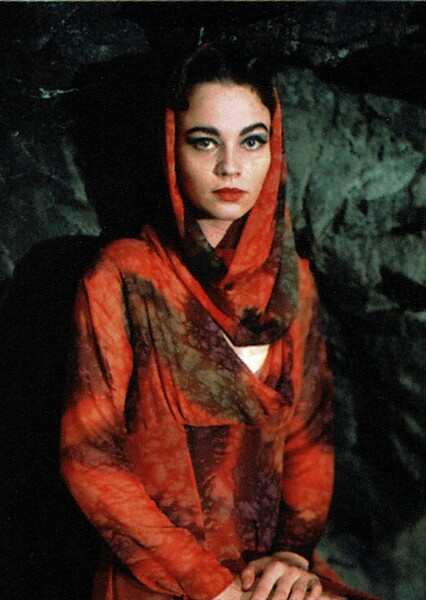 Samantha Mathis photo