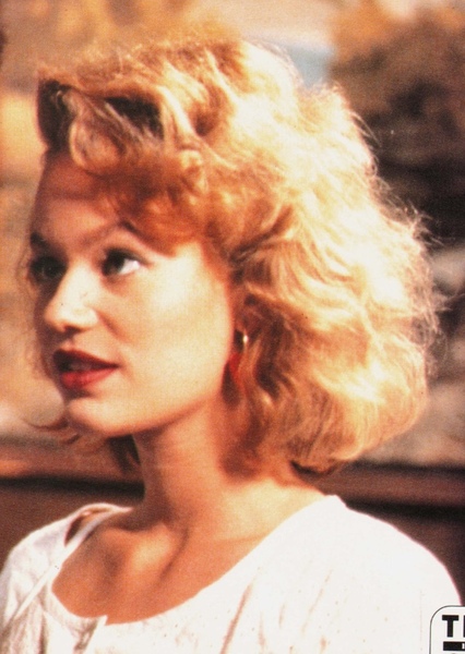 Samantha Mathis photo