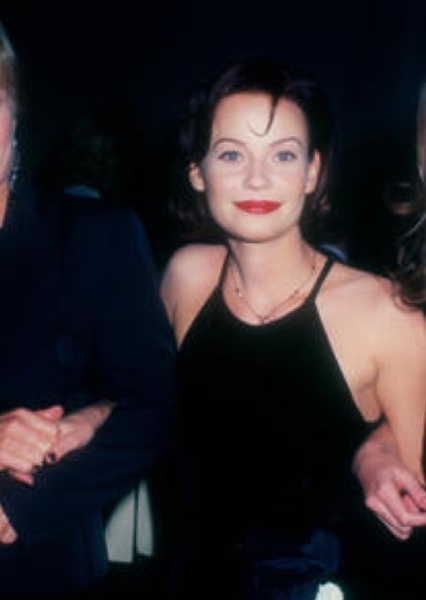 Samantha Mathis photo