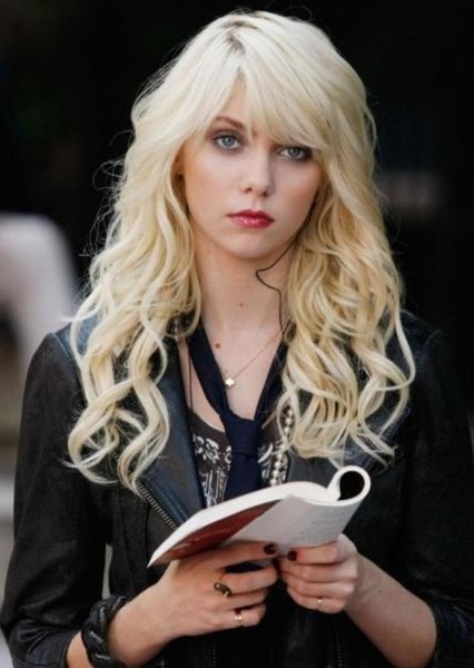 Samantha Momsen photo