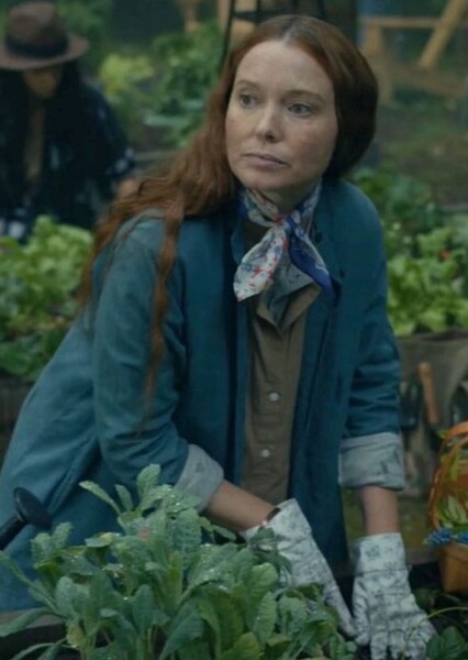 Samantha Sloyan photo