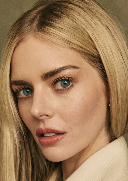 Samara Weaving photo