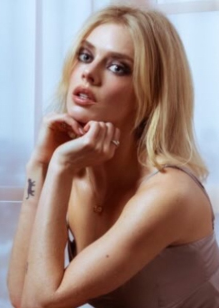 Samara Weaving photo