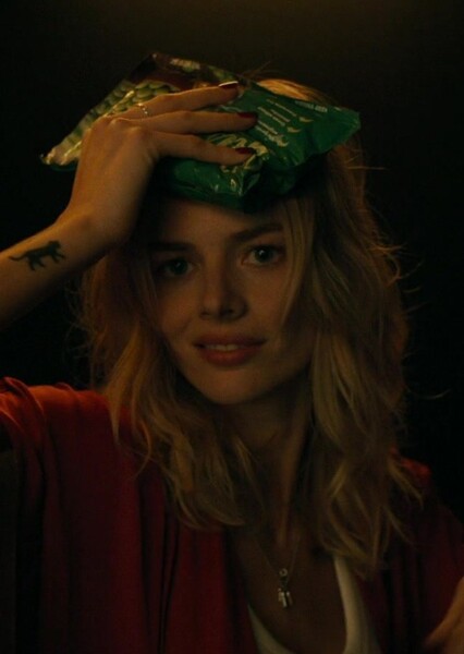 Samara Weaving photo