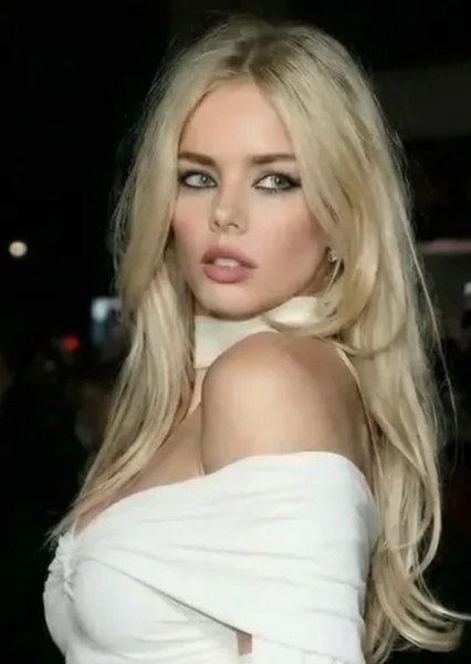 Samara Weaving photo
