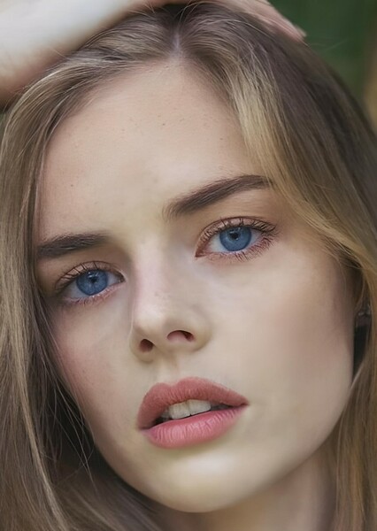 Samara Weaving photo