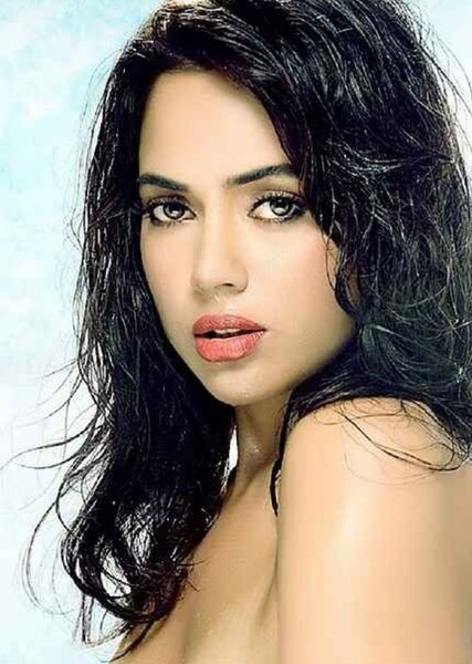 Sameera Reddy photo