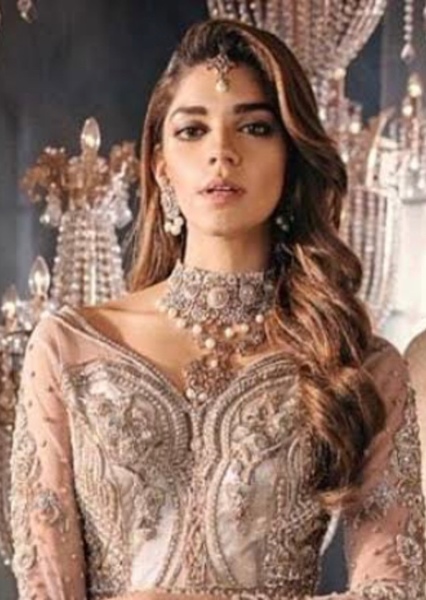 Sanam Saeed photo