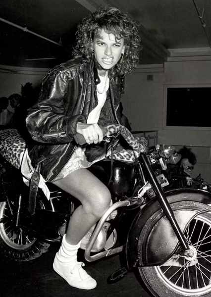 Sandra Bernhard photo