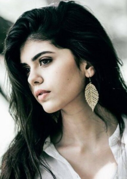 Sanjana Sanghi photo