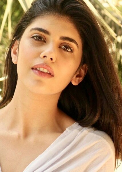 Sanjana Sanghi photo