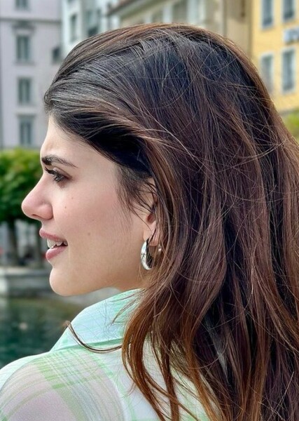 Sanjana Sanghi photo