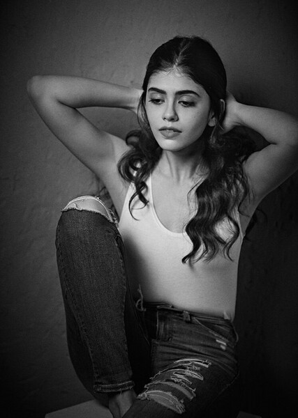 Sanjana Sanghi photo