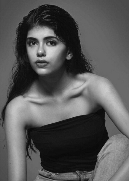 Sanjana Sanghi photo