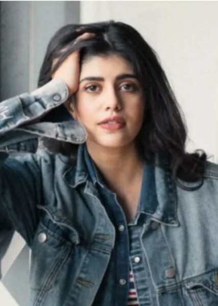 Sanjana Sanghi photo