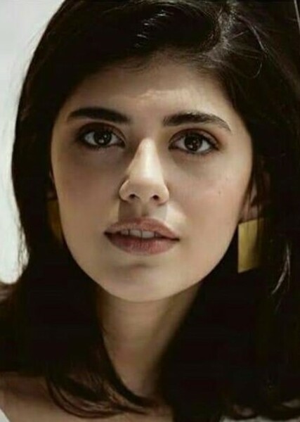 Sanjana Sanghi photo