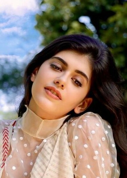 Sanjana Sanghi photo