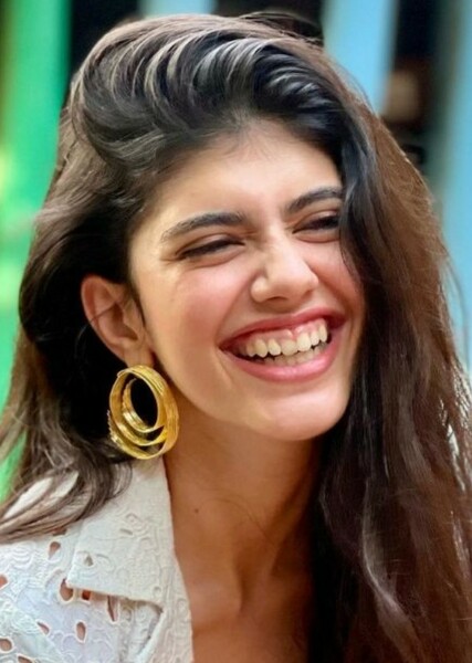 Sanjana Sanghi photo
