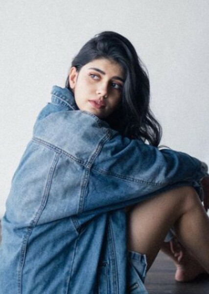 Sanjana Sanghi photo