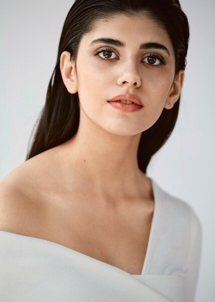 Sanjana Sanghi photo