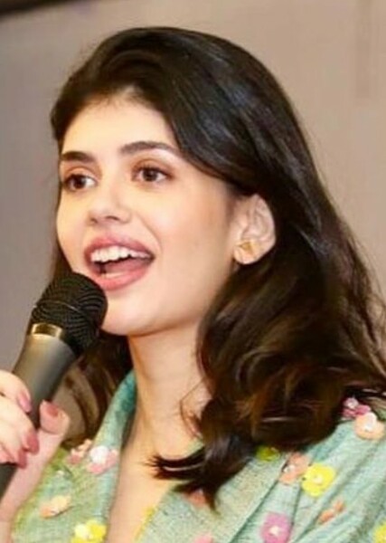 Sanjana Sanghi photo