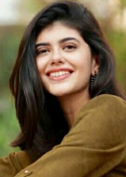 Sanjana Sanghi photo